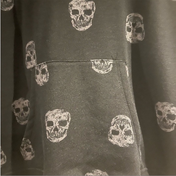 Women’s hooded sweatshirt with skull pattern - Picture 4 of 7